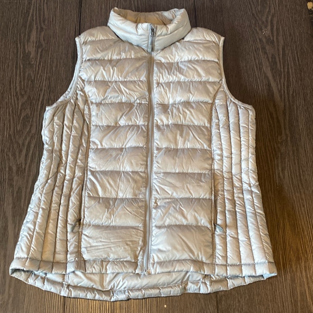 Weatherproof 32 degree heat gray vest. Size L.